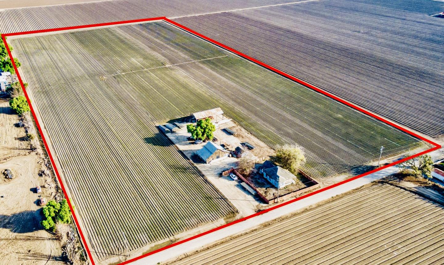 Flint Road Hollister, CA 95023 - Photo 5 of 23 a view of a living room