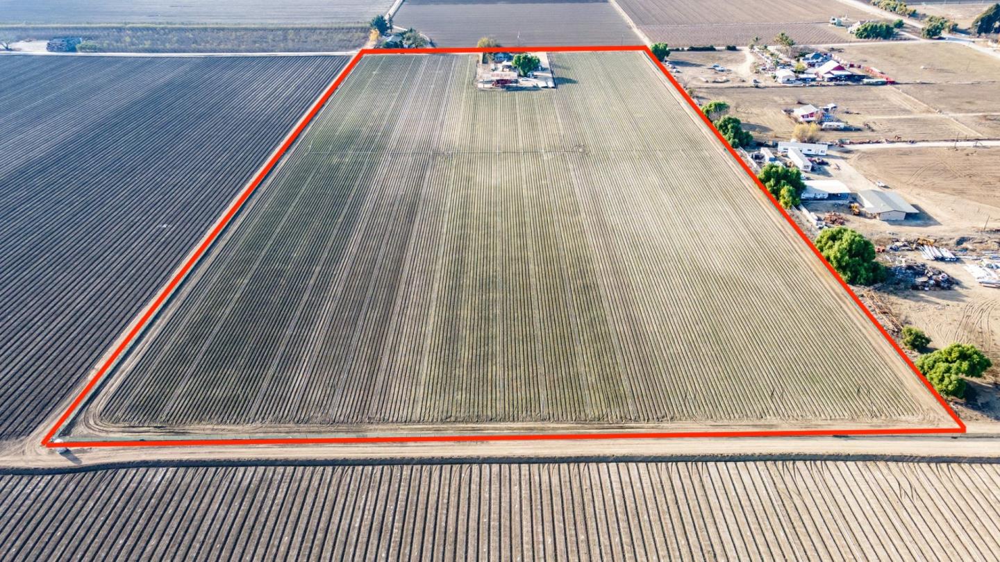 Flint Road Hollister, CA 95023 - Photo 6 of 23 a view of sitting area in a balcony