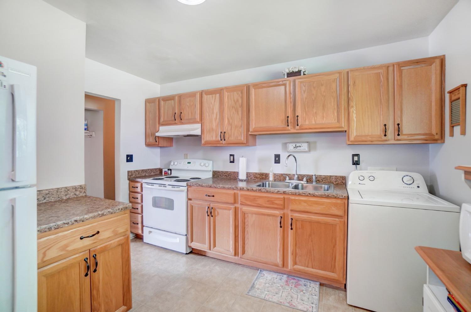 11459 Kenn Road Forest Park, OH 45240 - Photo 9 of 27