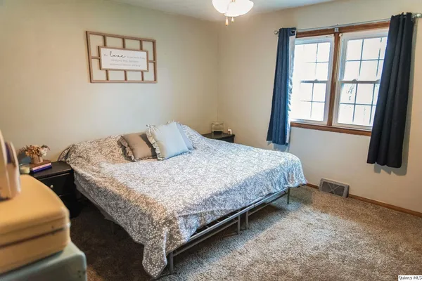 $195,000 | 709 Hamilton Avenue, Quincy, IL 62305