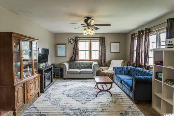 $195,000 | 709 Hamilton Avenue, Quincy, IL 62305