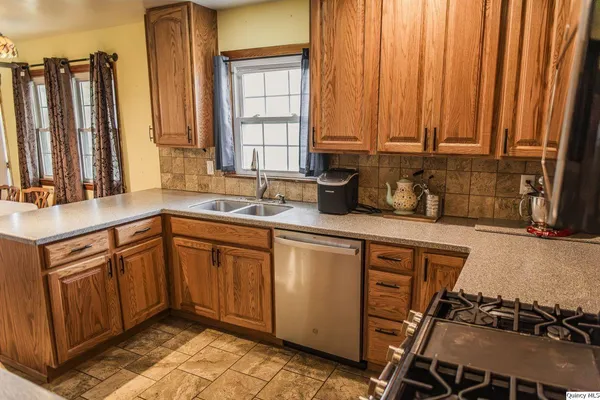 $195,000 | 709 Hamilton Avenue, Quincy, IL 62305