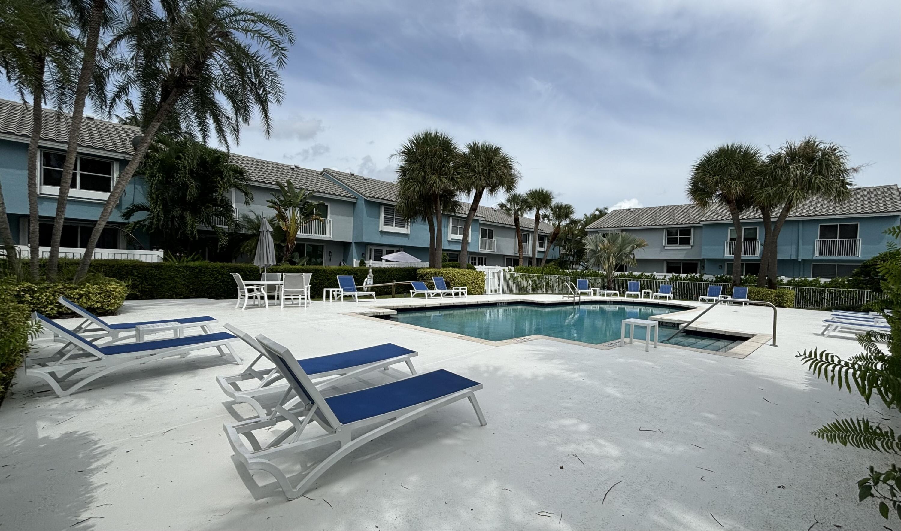 830 Jeffery Street, Unit 830 Boca Raton, FL 33487 - Photo 26 of 28 Large pool area