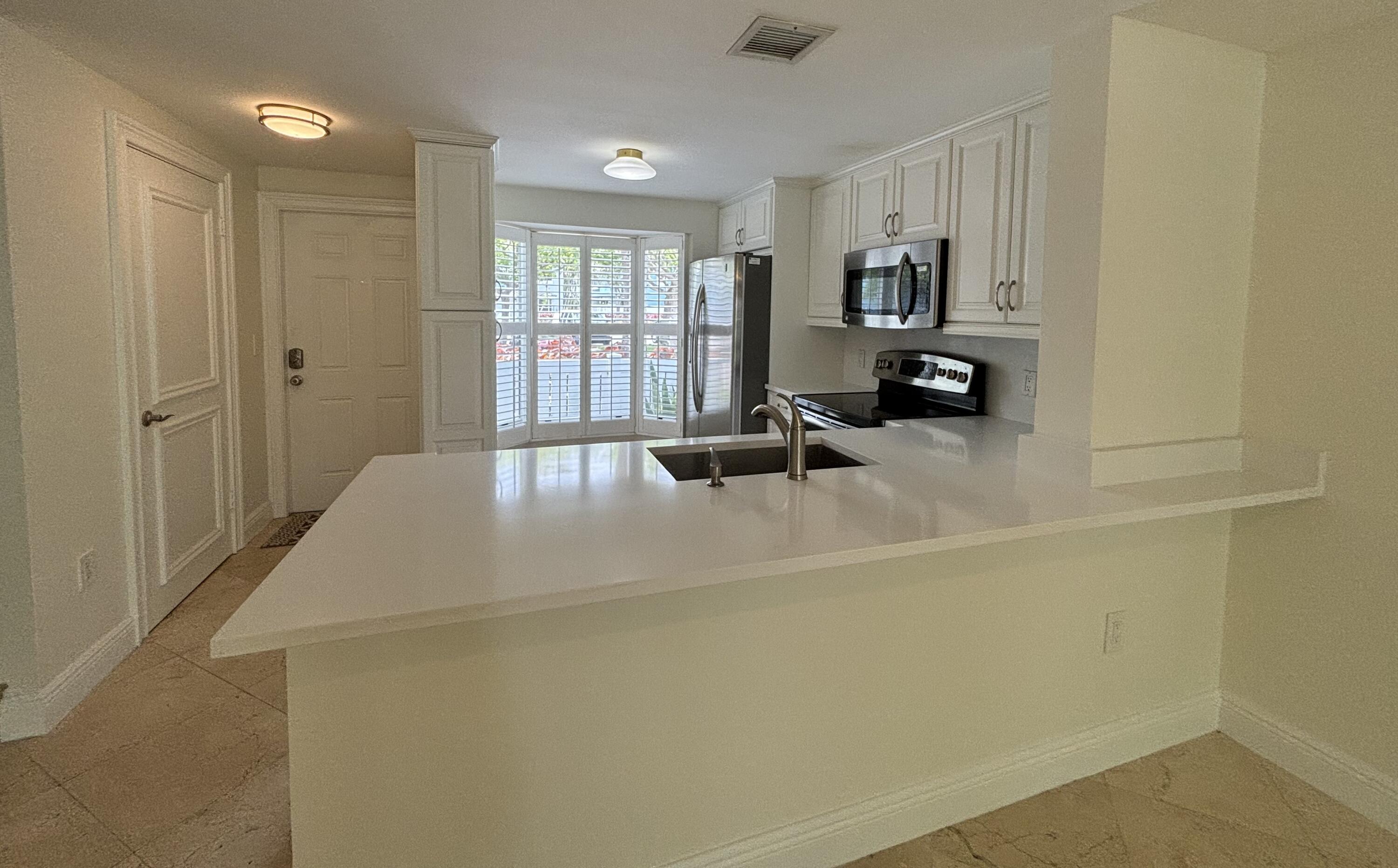 830 Jeffery Street, Unit 830 Boca Raton, FL 33487 - Photo 4 of 28 Quartz counters