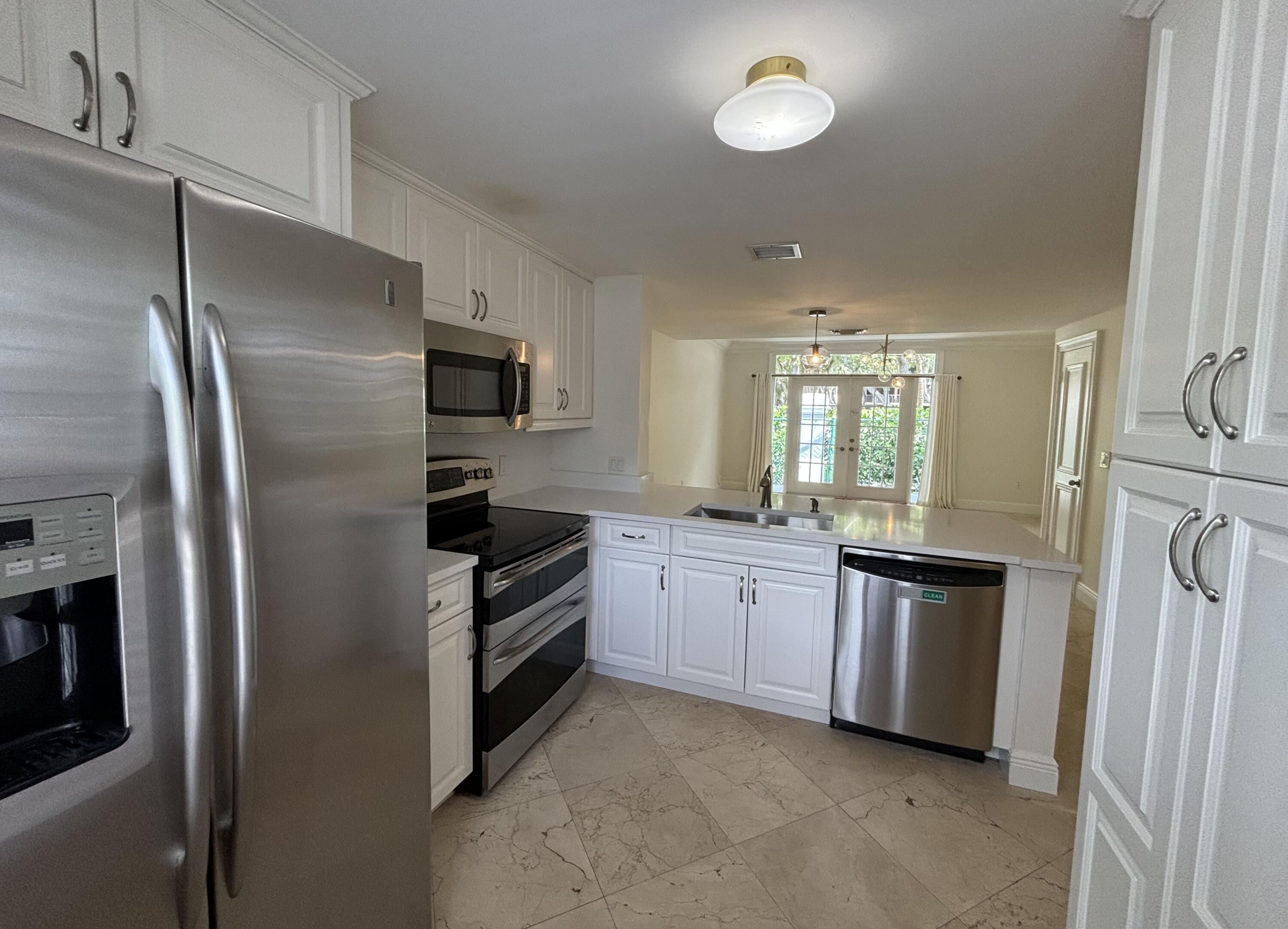 830 Jeffery Street, Unit 830 Boca Raton, FL 33487 - Photo 5 of 28 Wood cabinetry