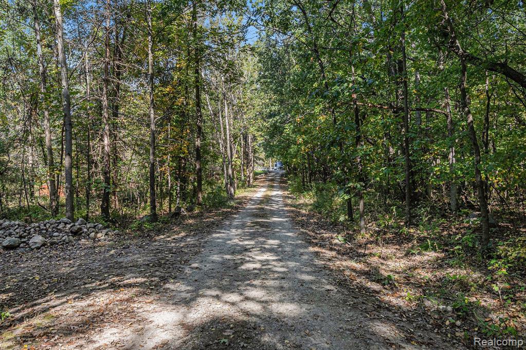 13255 Rohn Road Fenton, MI 48430 - Photo 4 of 39