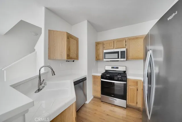 $3,000 | 1402 Elk Grove, Irvine, CA 92618