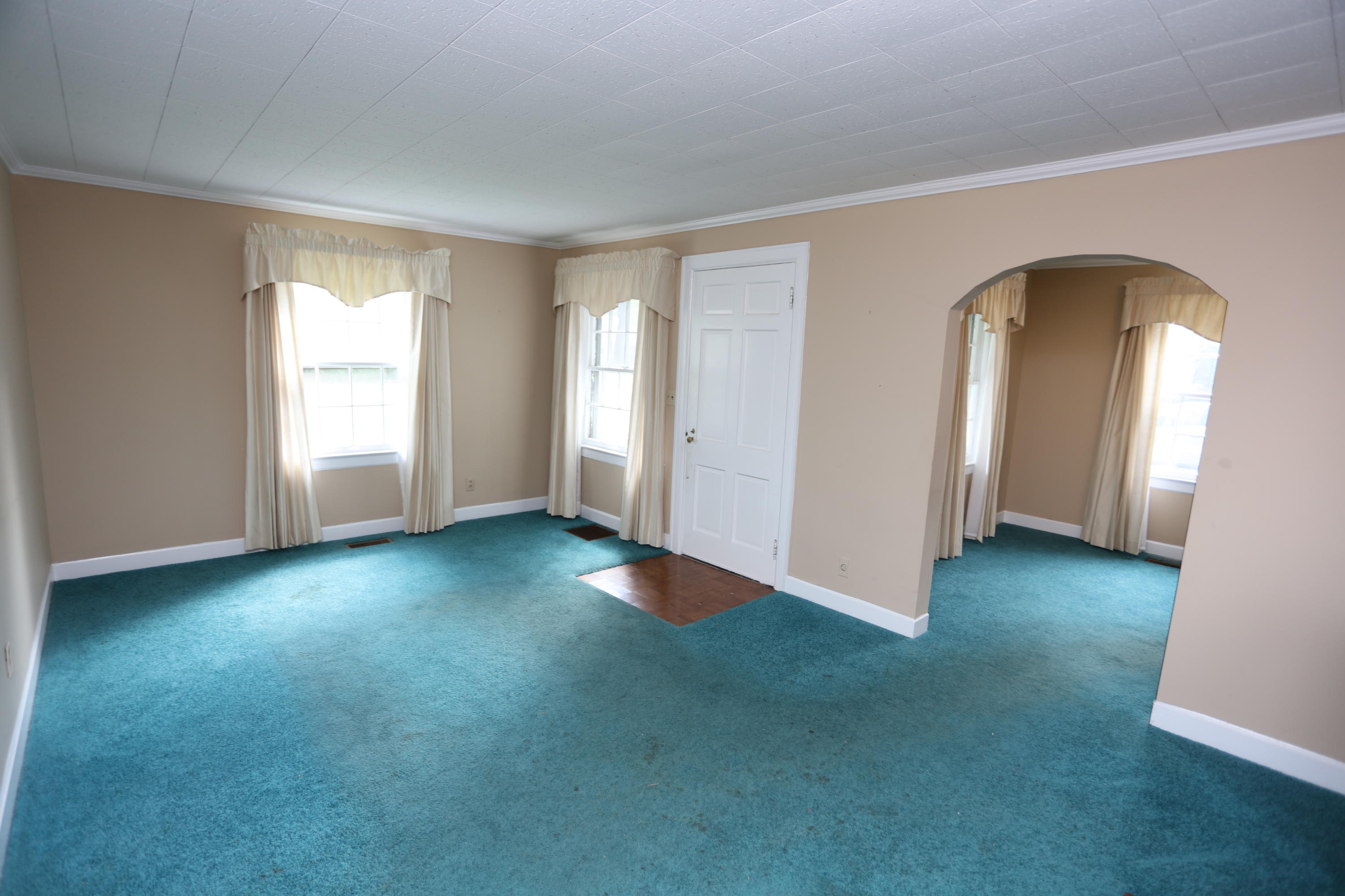 401 North Moore Road Chattanooga, TN 37411 - Photo 2 of 24 Living Room