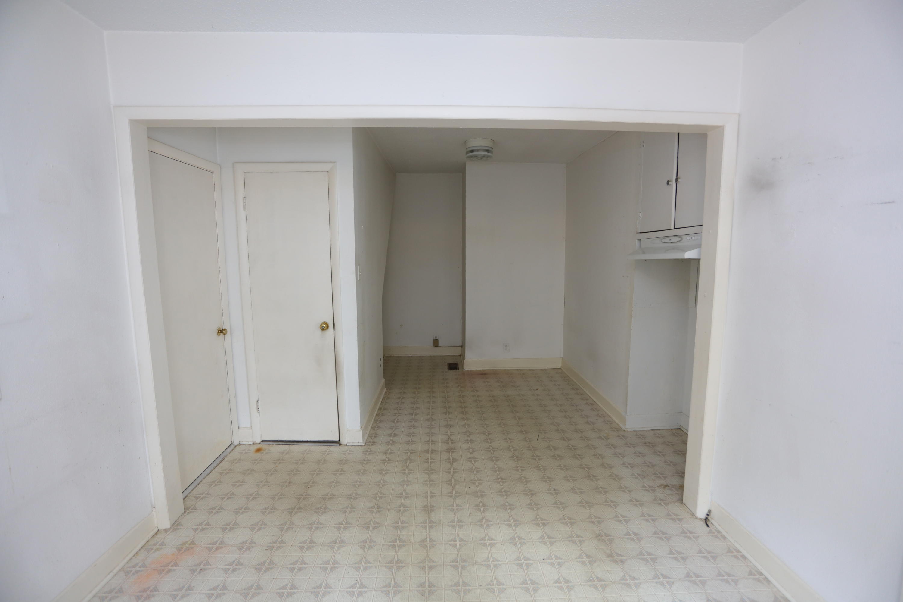 401 North Moore Road Chattanooga, TN 37411 - Photo 11 of 24 Extra Space on other side of Kitchen