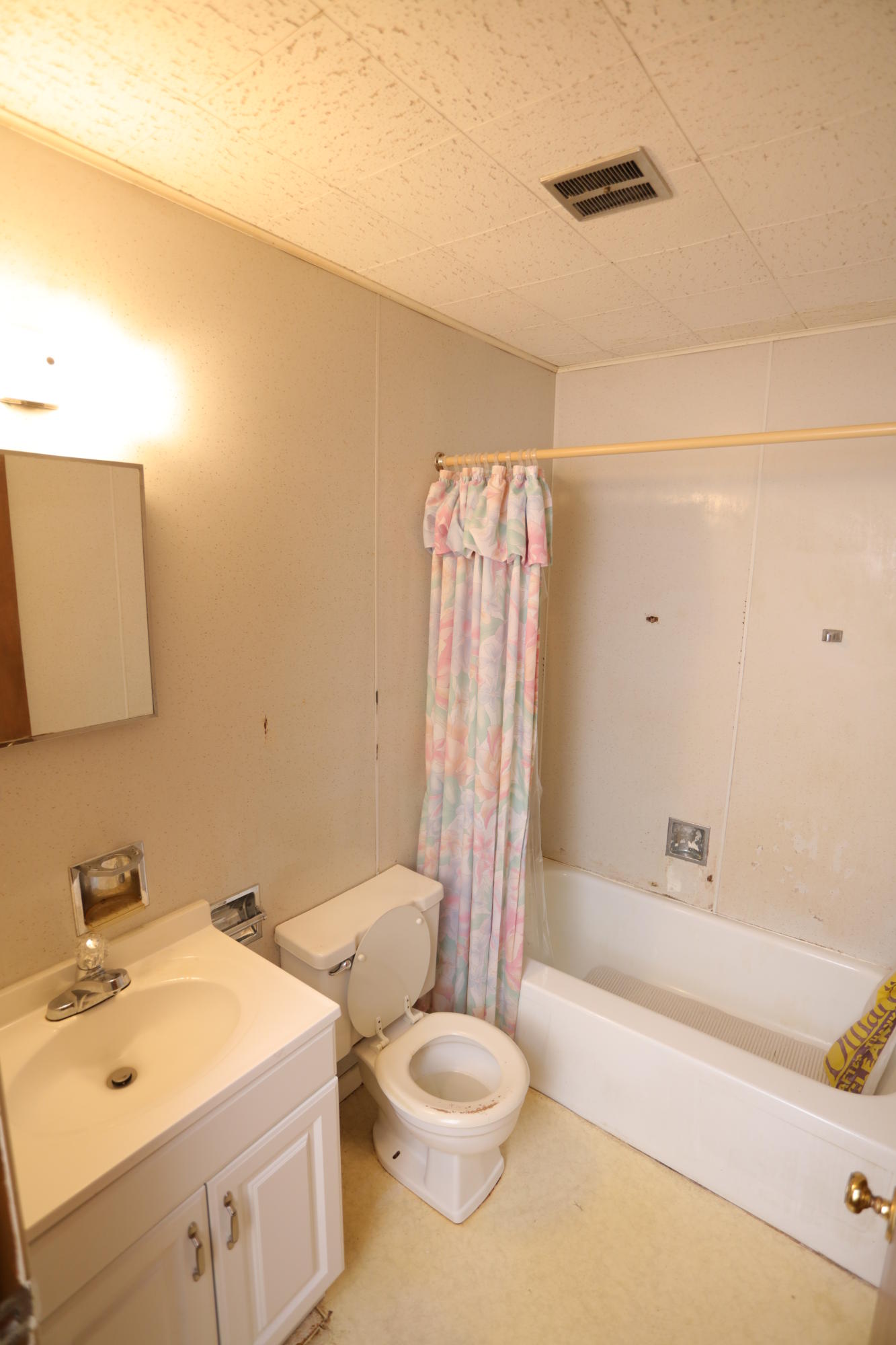 401 North Moore Road Chattanooga, TN 37411 - Photo 17 of 24 Full Bath