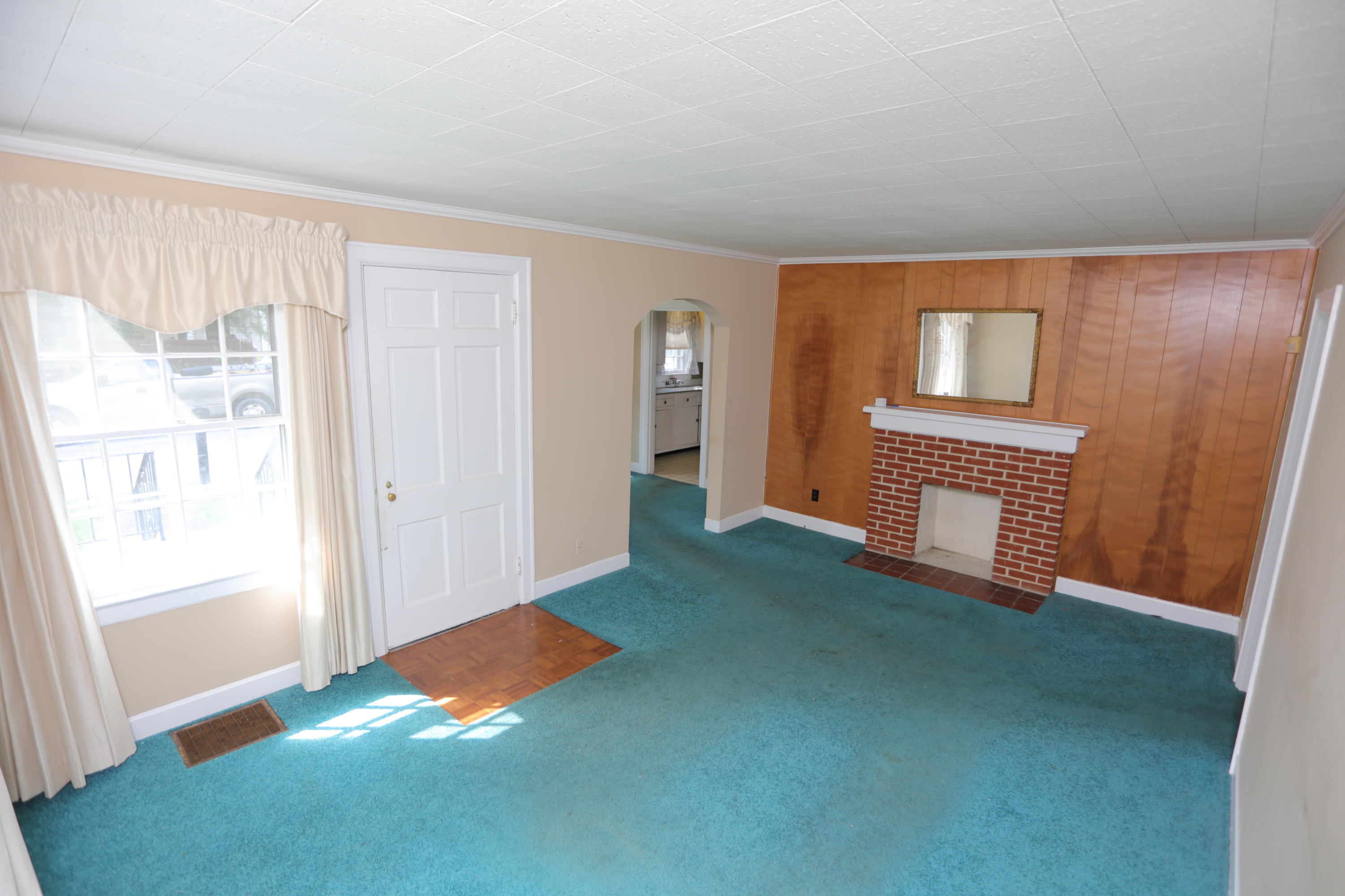 401 North Moore Road Chattanooga, TN 37411 - Photo 3 of 24 Living Room