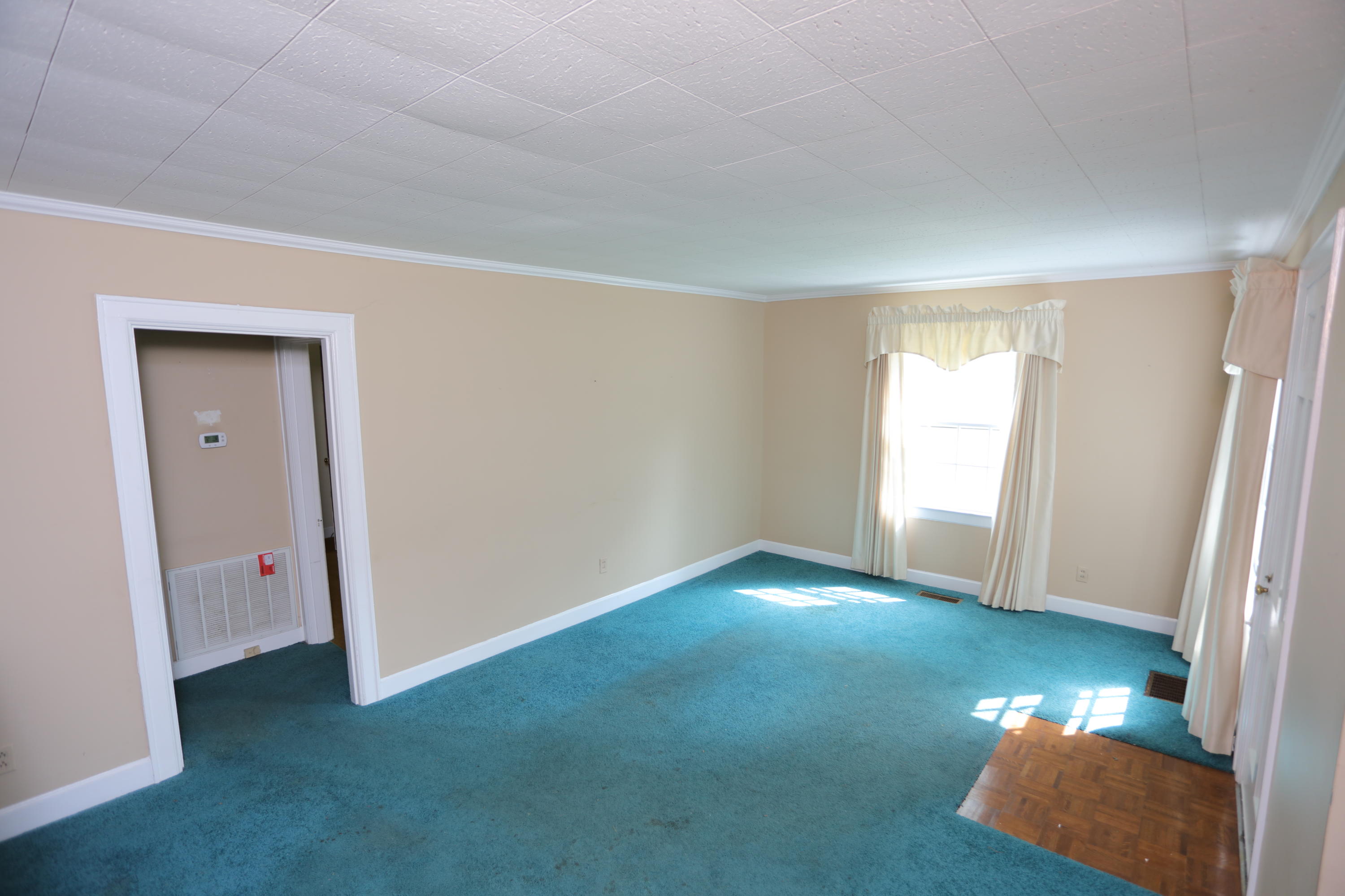 401 North Moore Road Chattanooga, TN 37411 - Photo 4 of 24 Living Room
