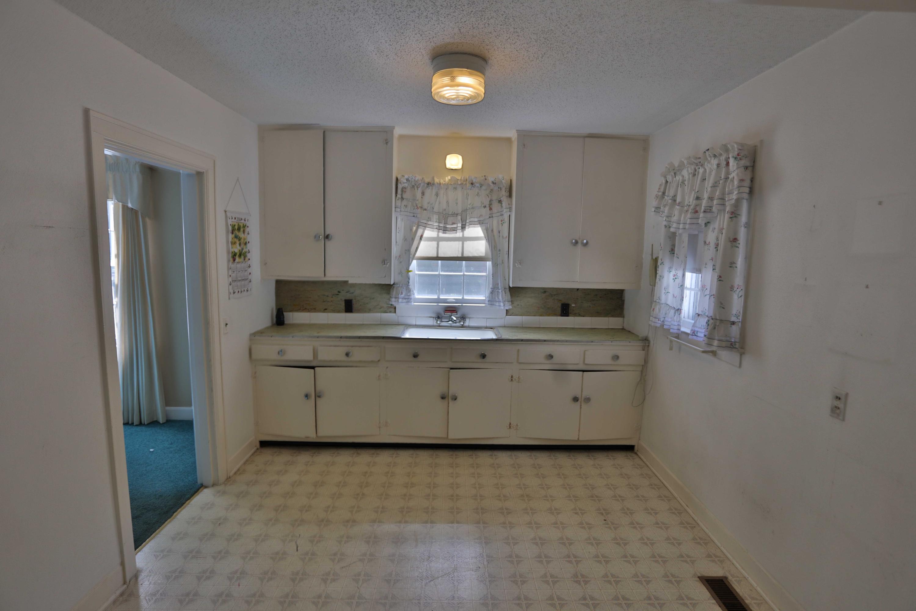 401 North Moore Road Chattanooga, TN 37411 - Photo 8 of 24 Kitchen