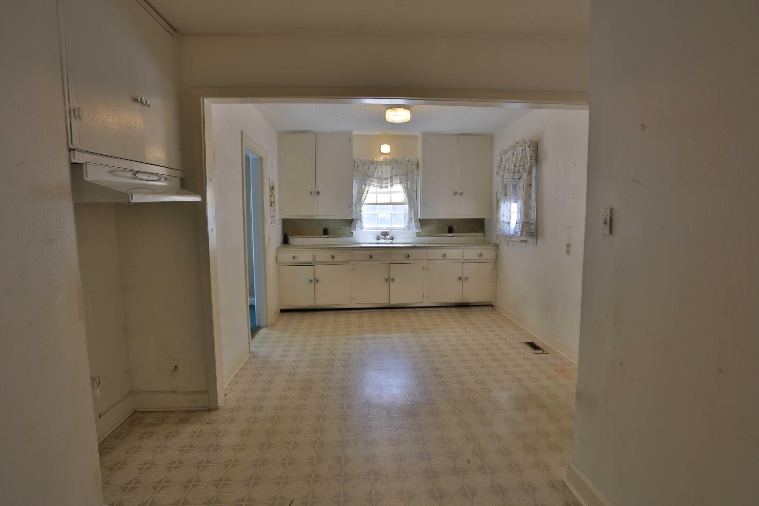 401 North Moore Road Chattanooga, TN 37411 - Photo 9 of 24 Kitchen