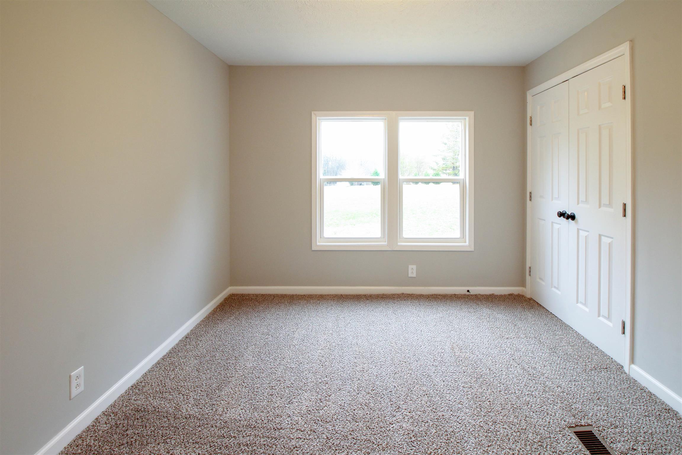 5647 Hopewell Road Springfield, TN 37172 - Photo 9 of 12 an empty room with a window