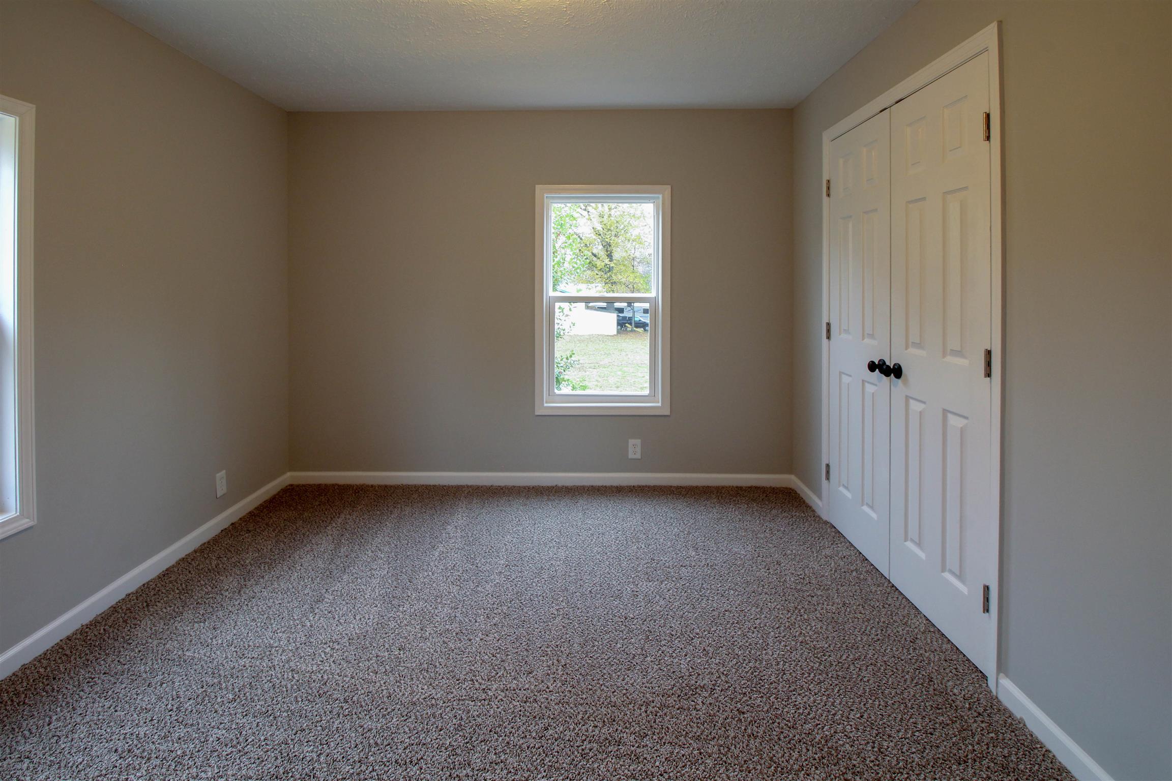 5647 Hopewell Road Springfield, TN 37172 - Photo 10 of 12 a view of a window in an empty room