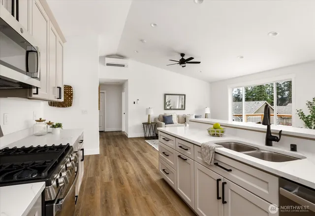 $699,500 | 4817 Lawrence Lane, Freeland, WA 98249