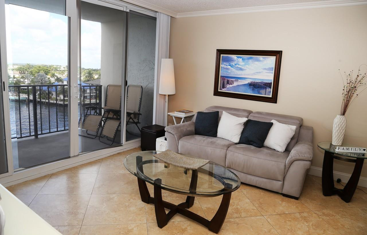 521 North Riverside Drive, Unit 602 Pompano Beach, FL 33062 - Photo 20 of 29 Livingroom