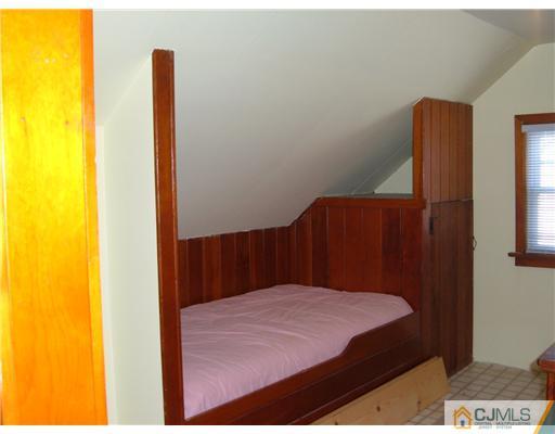 216 New Dover Road, Unit 216 Colonia, NJ 07067 - Photo 7 of 10 a bedroom with a bed