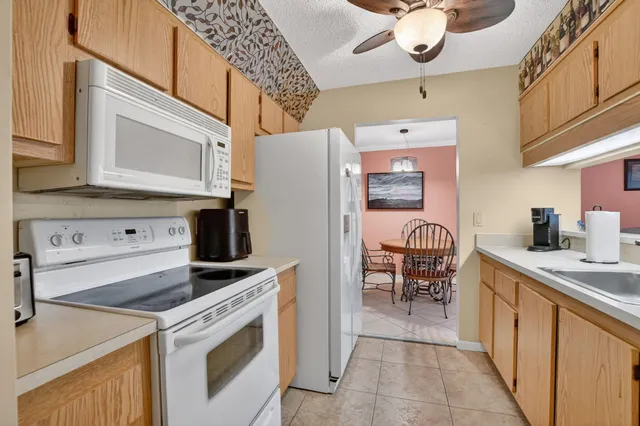 $250,000 | 13791 Oneida Drive, Unit C2, Delray Beach, FL 33446