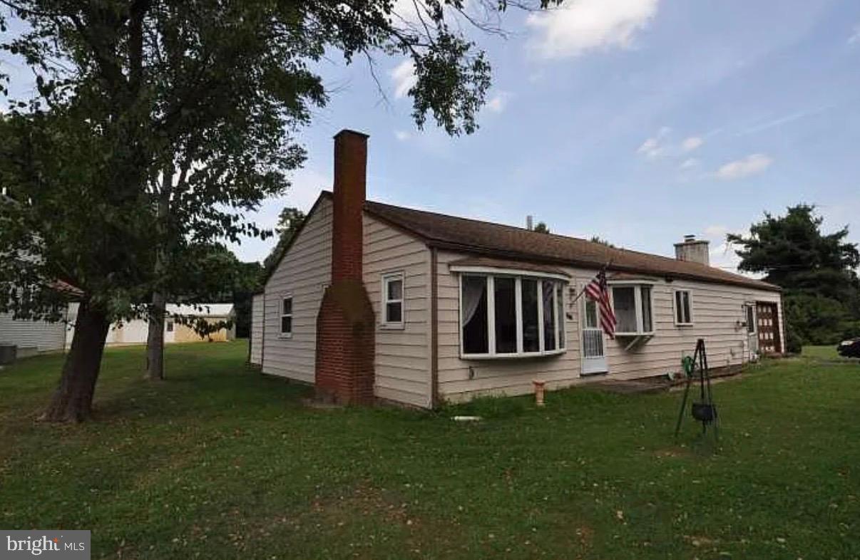 2091 Old York Road Burlington, NJ 08016 - Photo 19 of 20 Charming home with inviting curb appeal.