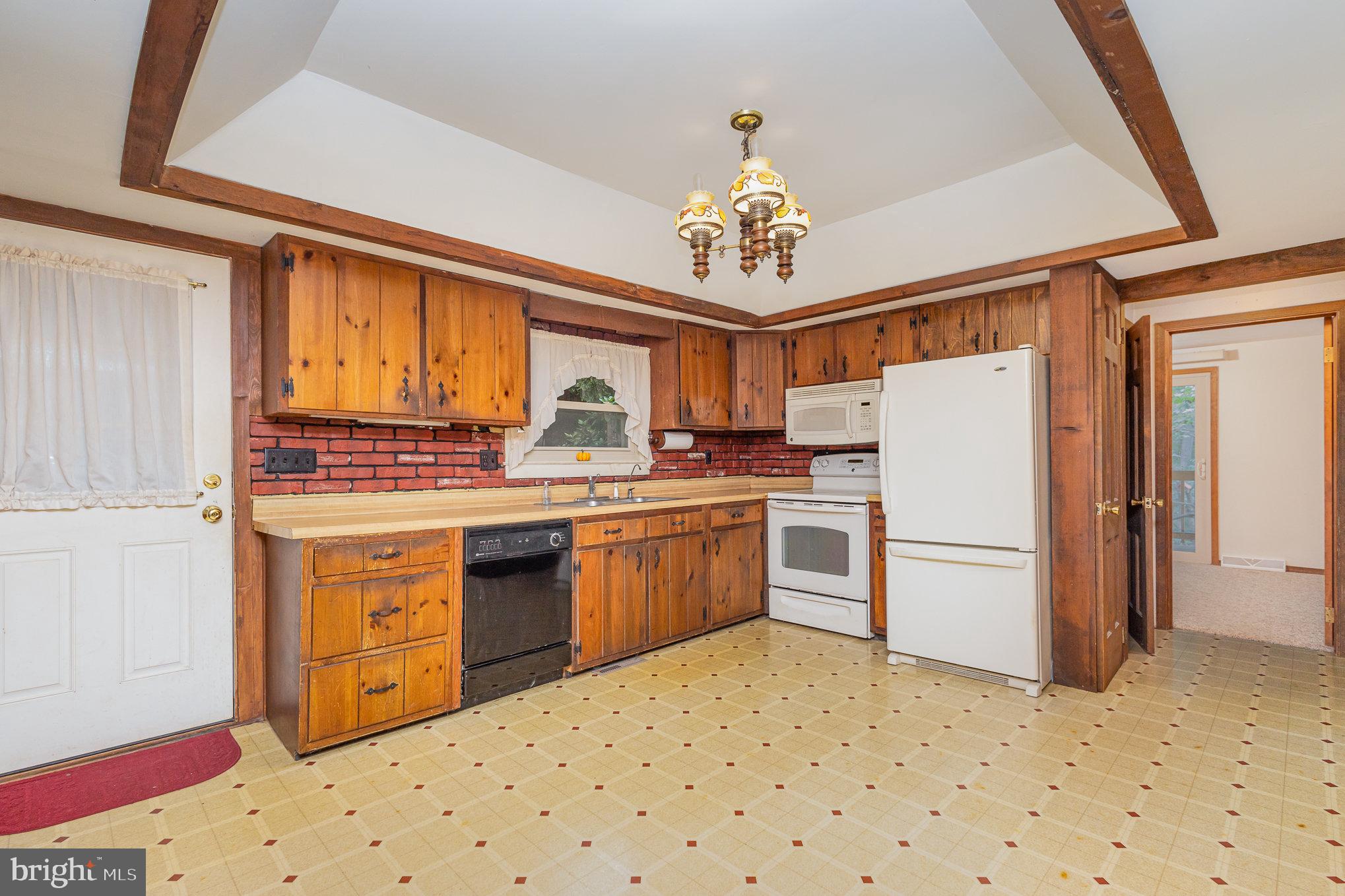317 West Brubaker Valley Road Lititz, PA 17543 - Photo 6 of 40 Kitchen