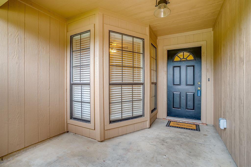 8613 Silver Creek Road White Settlement, TX 76108 - Photo 3 of 40 a view of an entryway with a livingroom