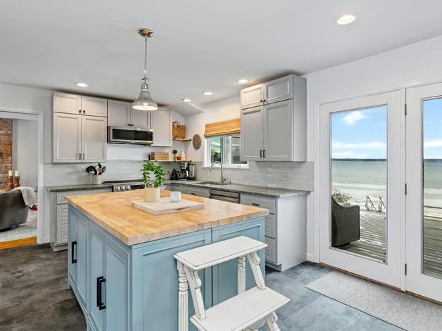 $1,675,000 | 283 Appletree Point Road, Burlington, VT 05408