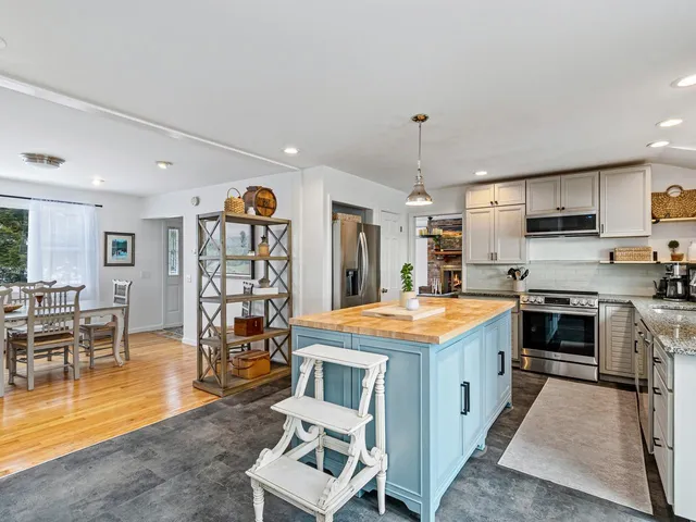 $1,675,000 | 283 Appletree Point Road, Burlington, VT 05408