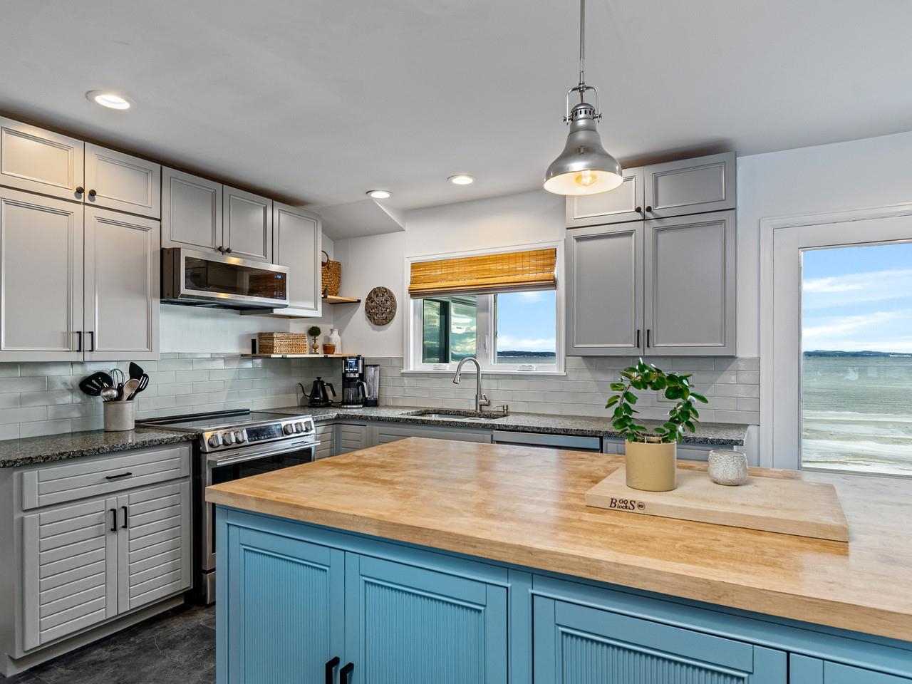 283 Appletree Point Road Burlington, VT 05408 - Photo 6 of 60