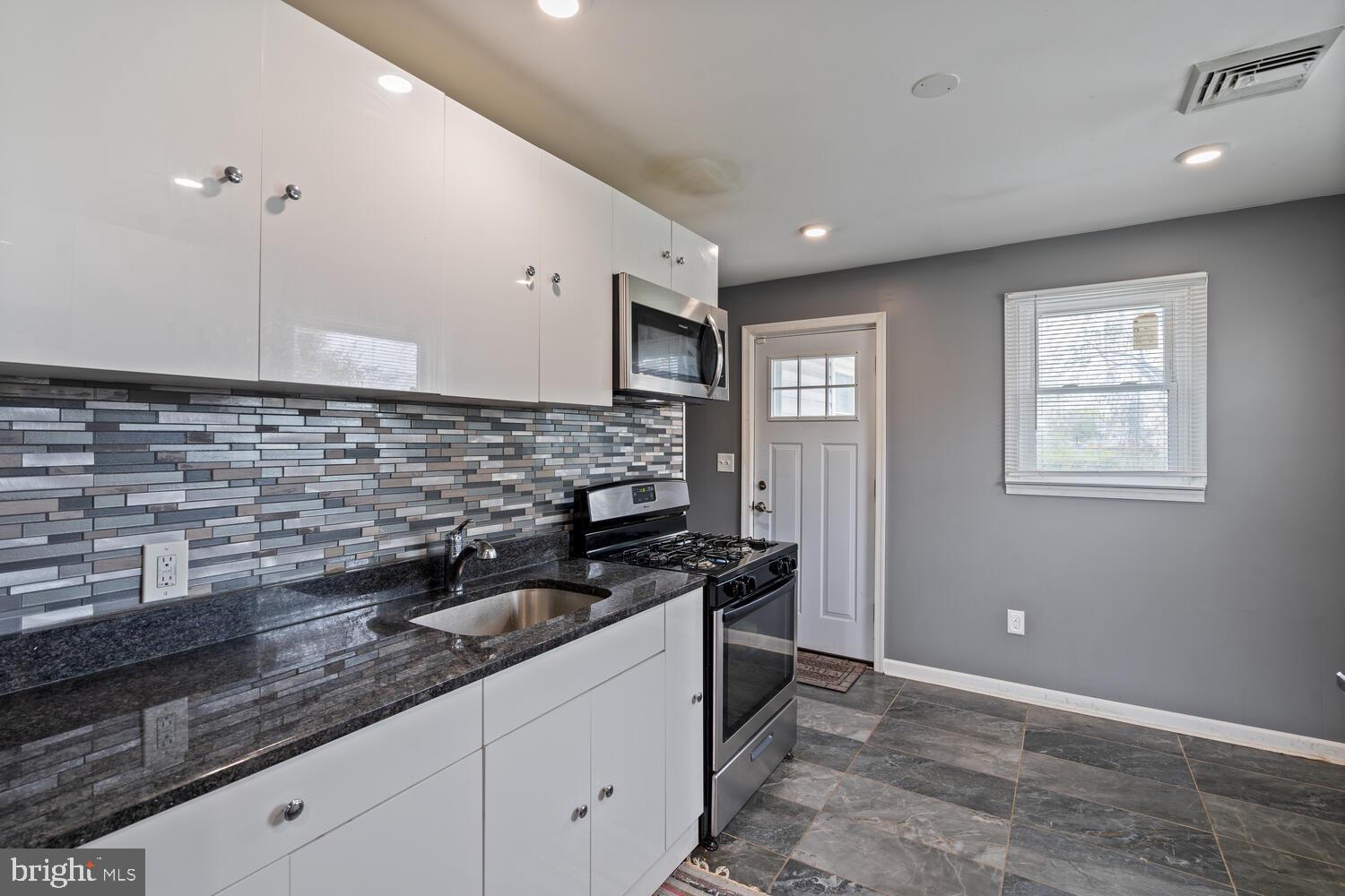 916 Mooney Road Burlington, NJ 08016 - Photo 11 of 26 Gallery Image 11