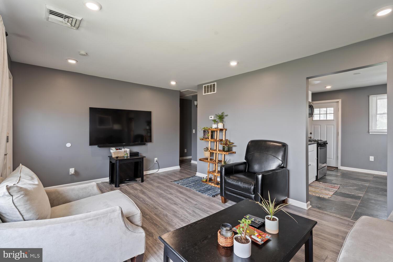 916 Mooney Road Burlington, NJ 08016 - Photo 7 of 26 Gallery Image 7