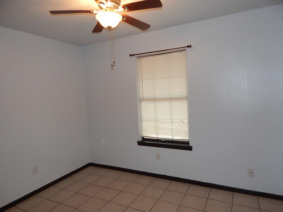 301 Springwood Circle Crestview, FL 32536 - Photo 14 of 28 Springwood 301 017