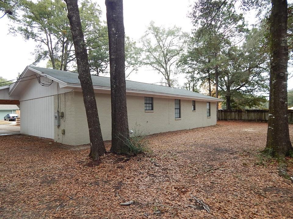 301 Springwood Circle Crestview, FL 32536 - Photo 21 of 28 Springwood 301 031