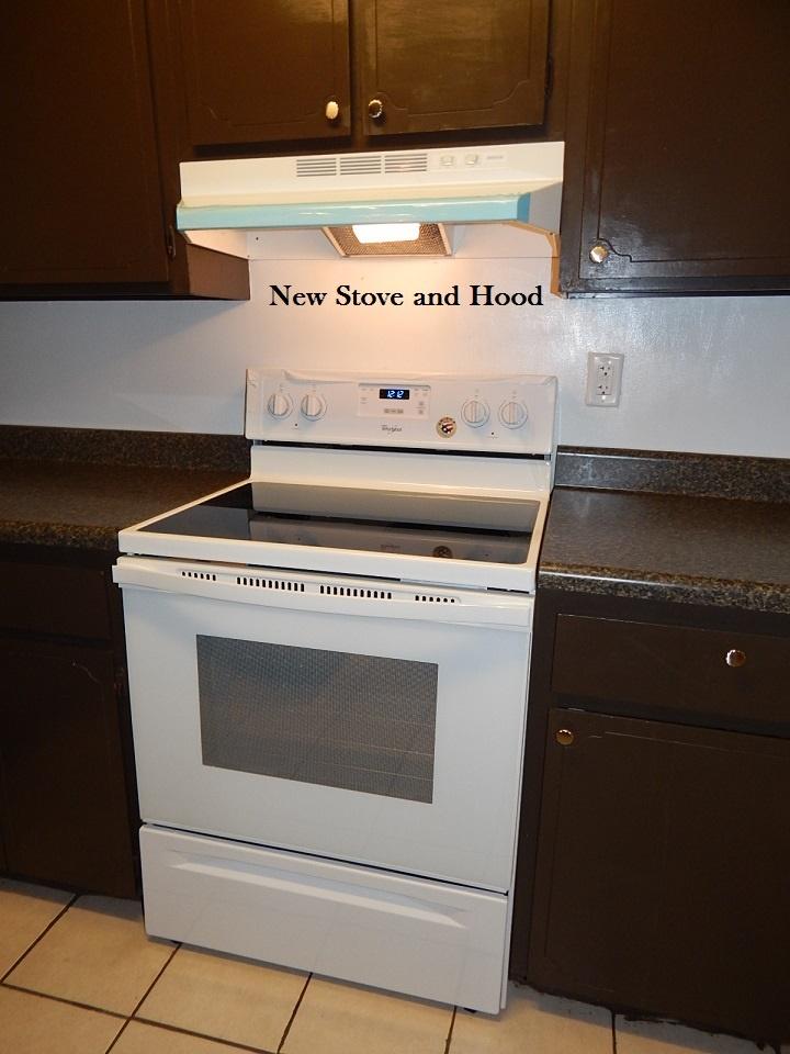 301 Springwood Circle Crestview, FL 32536 - Photo 3 of 28 Springwood New Stove and Hood