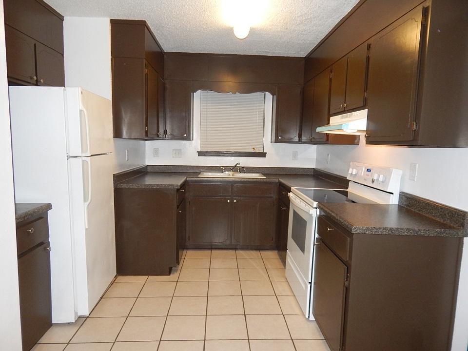 301 Springwood Circle Crestview, FL 32536 - Photo 5 of 28 Springwood Kitchen Updated