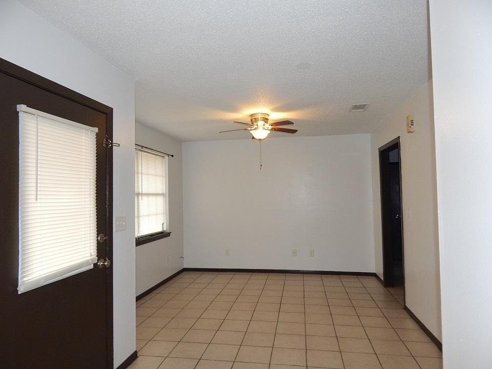 301 Springwood Circle Crestview, FL 32536 - Photo 7 of 28 Springwood 301 010