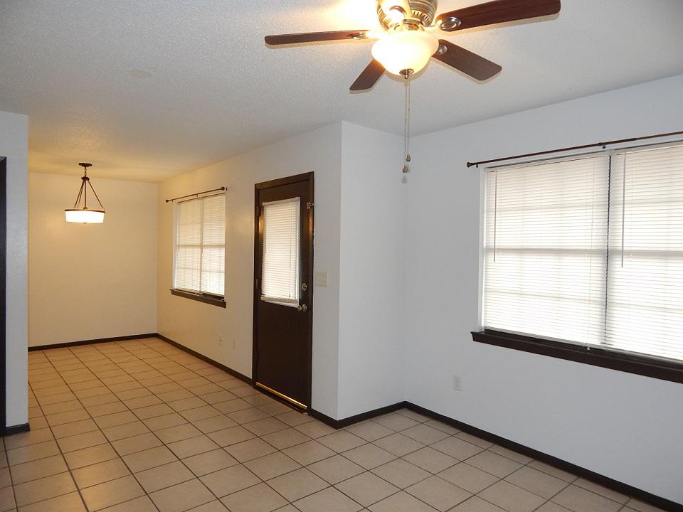 301 Springwood Circle Crestview, FL 32536 - Photo 8 of 28 Springwood 301 011