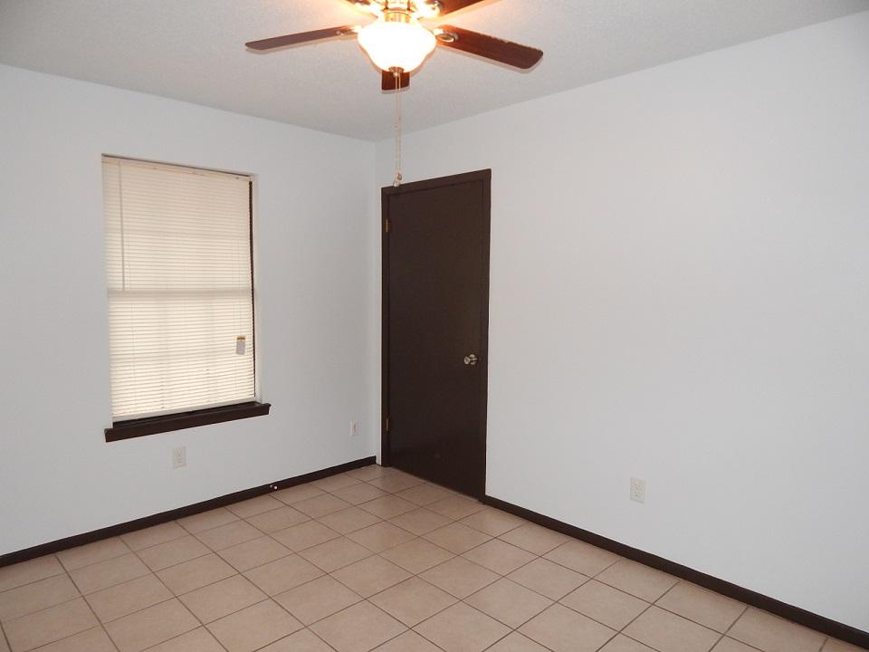 301 Springwood Circle Crestview, FL 32536 - Photo 9 of 28 Springwood 301 012