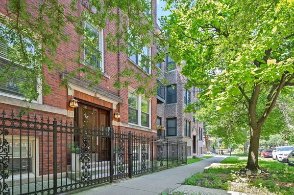 $3,200 | 1949 West Leland Avenue, Unit 1, Chicago, IL 60640