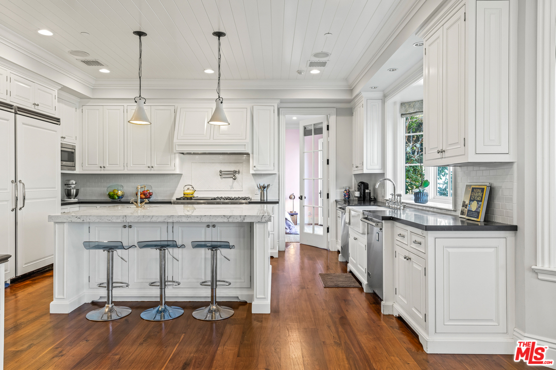 2136 Westridge Road Los Angeles, CA 90049 - Photo 21 of 54 Gallery Image 21