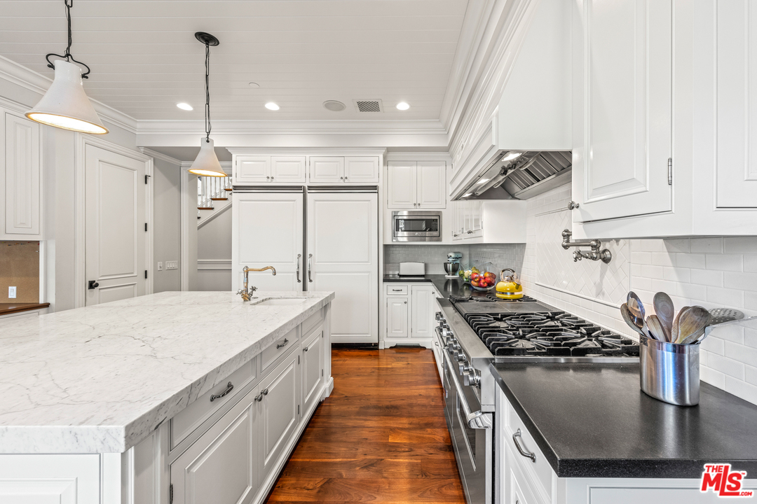 2136 Westridge Road Los Angeles, CA 90049 - Photo 23 of 54 Gallery Image 23