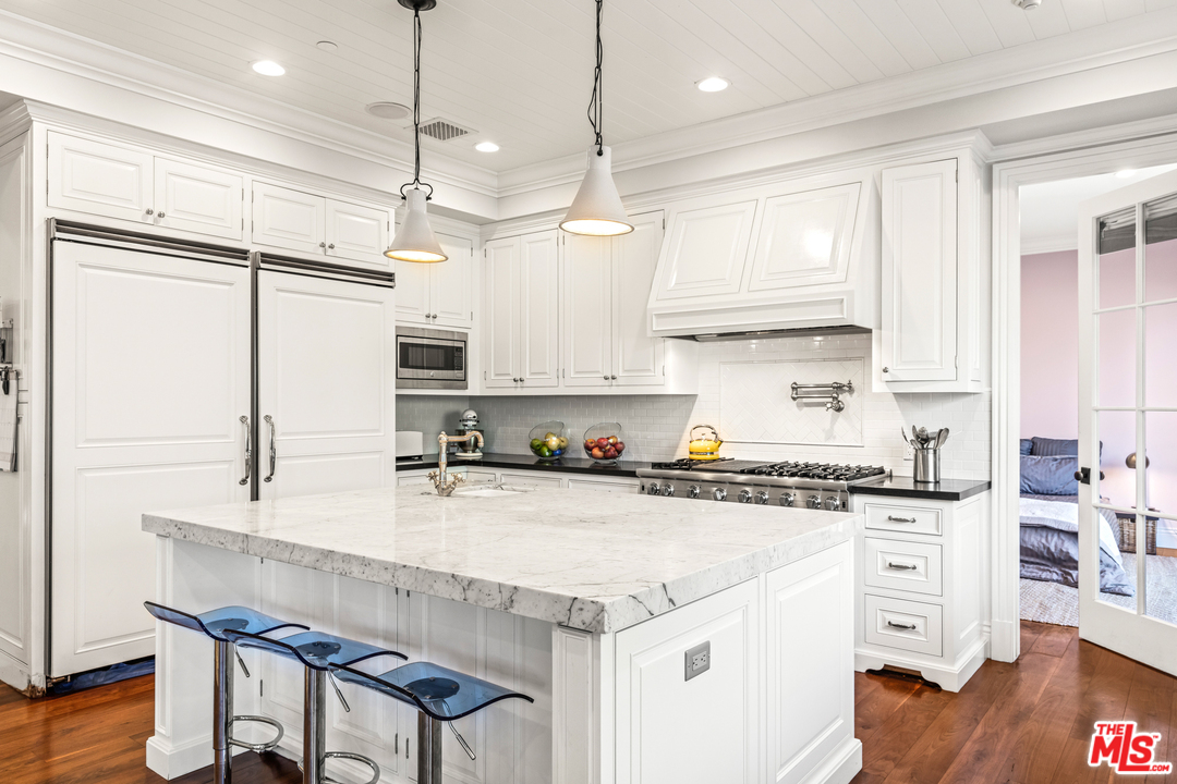 2136 Westridge Road Los Angeles, CA 90049 - Photo 24 of 54 Gallery Image 24