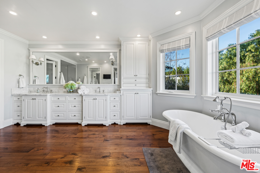 2136 Westridge Road Los Angeles, CA 90049 - Photo 38 of 54 Gallery Image 38