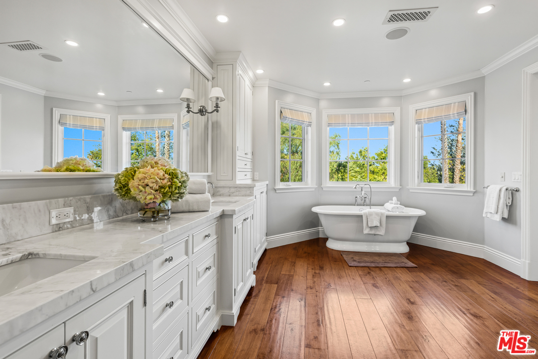 2136 Westridge Road Los Angeles, CA 90049 - Photo 39 of 54 Gallery Image 39