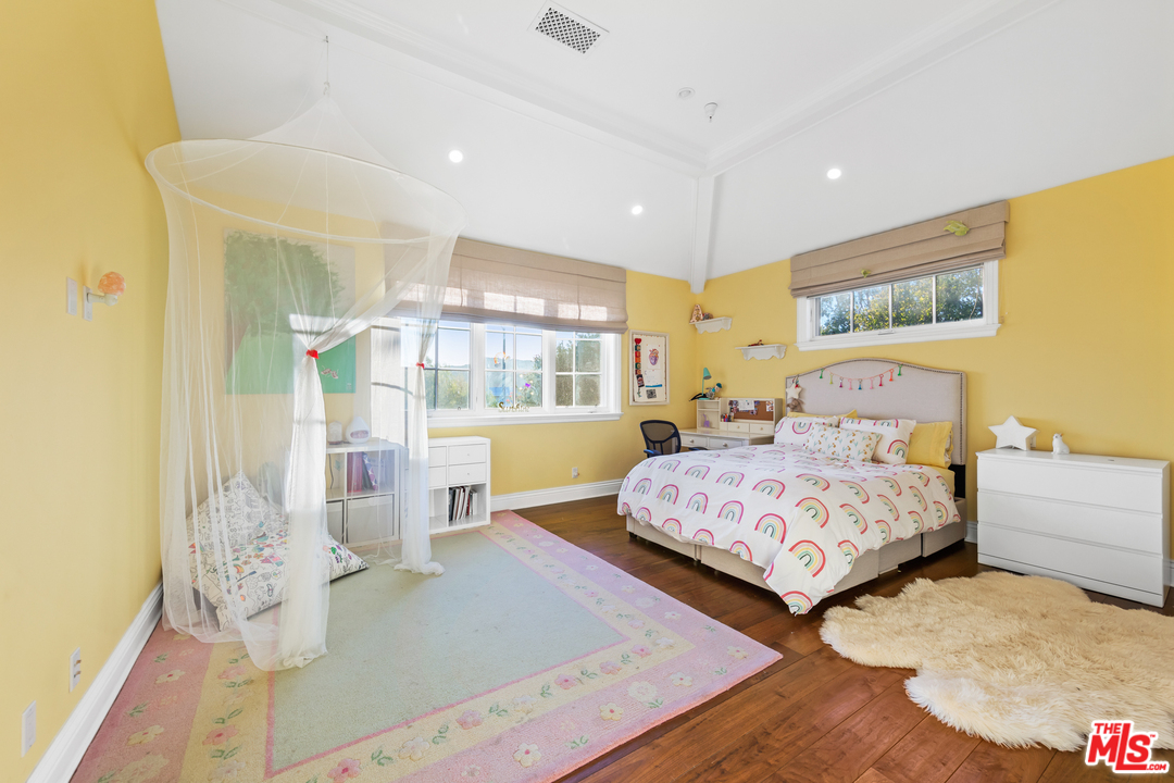 2136 Westridge Road Los Angeles, CA 90049 - Photo 45 of 54 Gallery Image 45