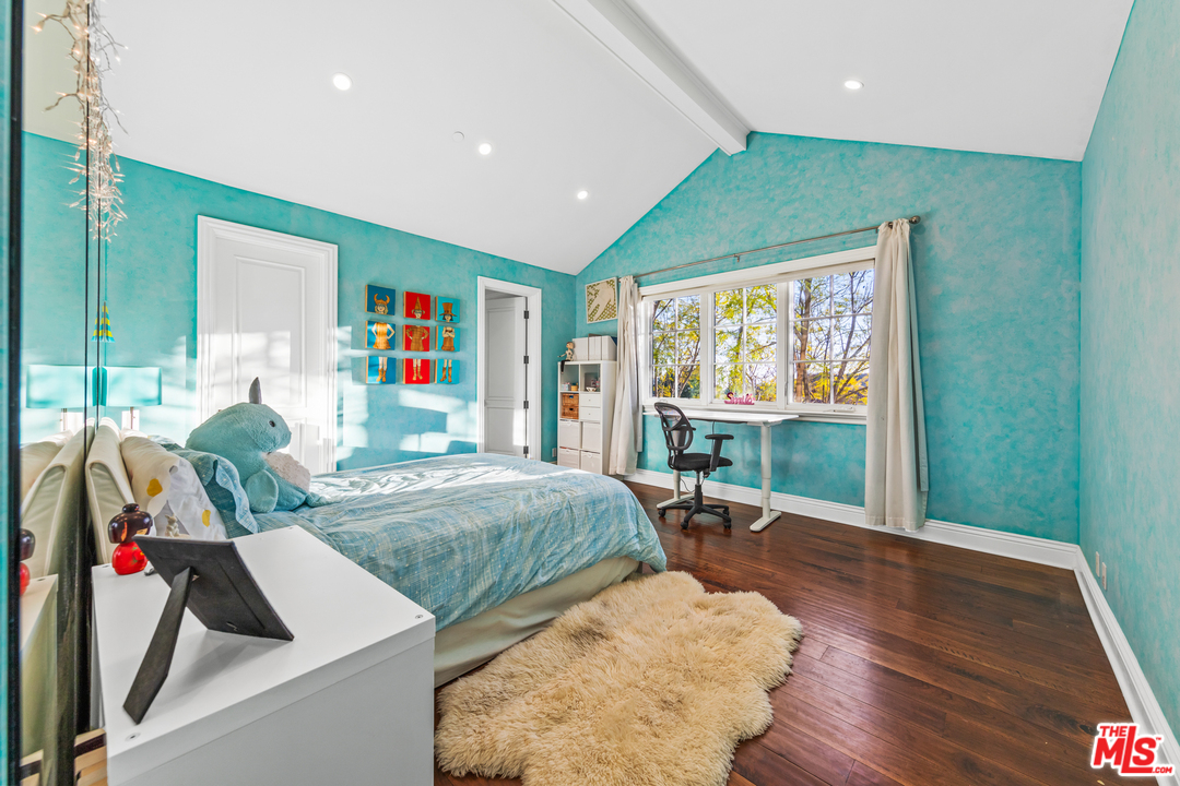 2136 Westridge Road Los Angeles, CA 90049 - Photo 46 of 54 Gallery Image 46