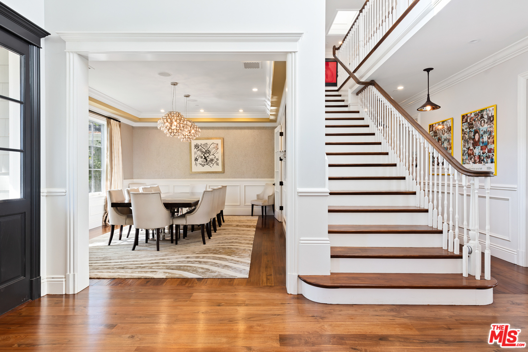 2136 Westridge Road Los Angeles, CA 90049 - Photo 10 of 54 Gallery Image 10
