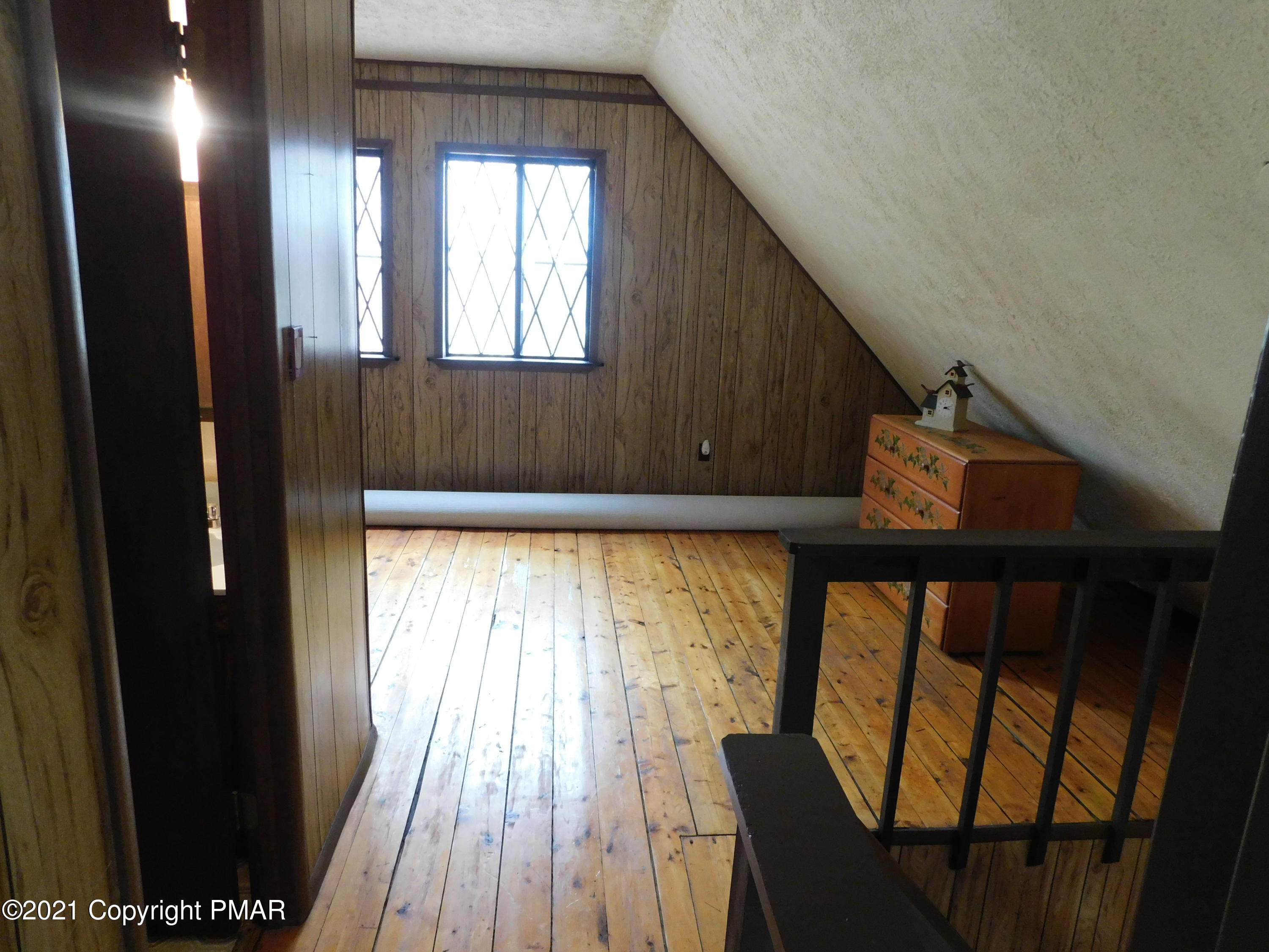 4386 Pine Ridge Drive East Bushkill, PA 18324 - Photo 13 of 36 loft