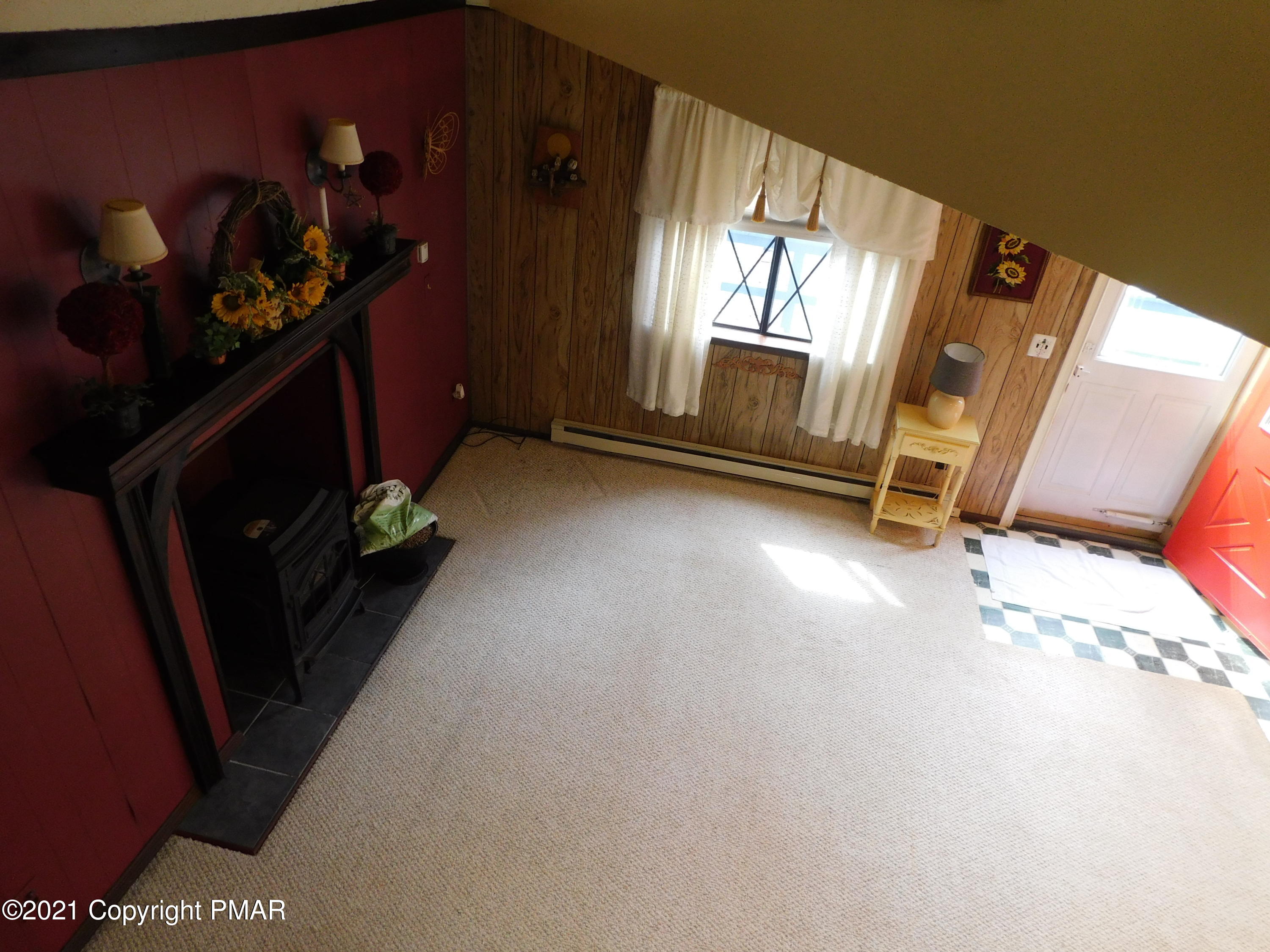 4386 Pine Ridge Drive East Bushkill, PA 18324 - Photo 23 of 36 living room